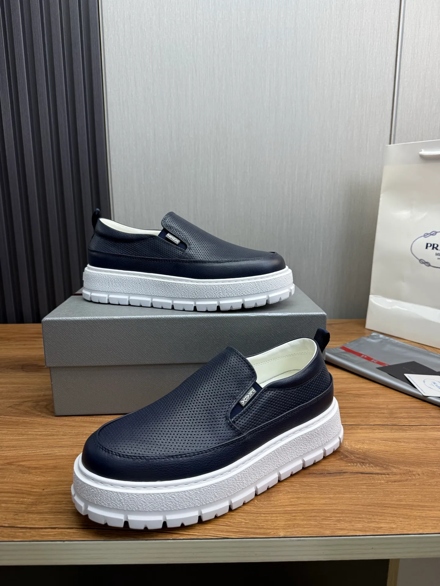 Men's shoes 💰580💰 [PRADA] Men's shoes are popular in the counter, official website is synchronized, 1 high-quality shipment ✔️Imported cowhide punching + cowhide lining, 1🆚1 replica, original sole, 38-45 (45 customized, non-refundable)